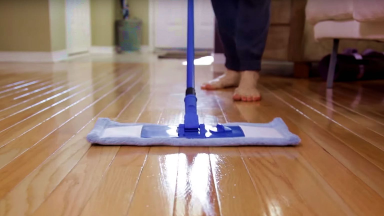 The Best Way to Clean Dust Off Wood Floors – A Comprehensive Guide